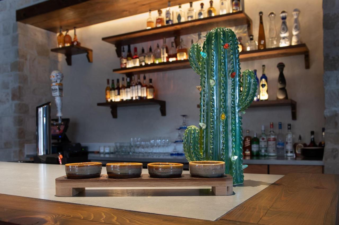 Texican Court, By Valencia Hotel Collection Irving Bagian luar foto
